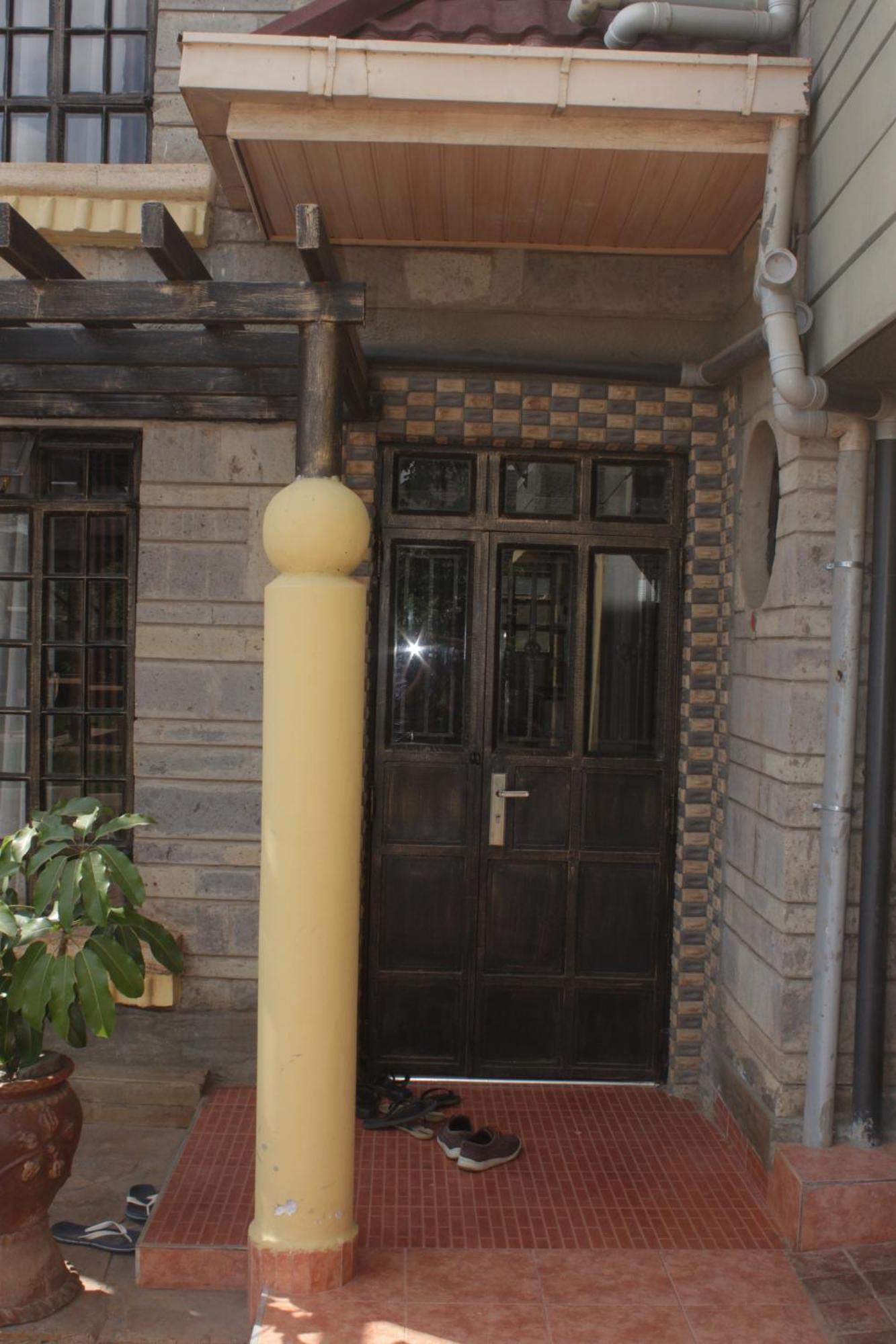 Eshborns House - Near Jomo Kenyatta International Airport And Sgr With Shuttle Services Syokimau Eksteriør billede